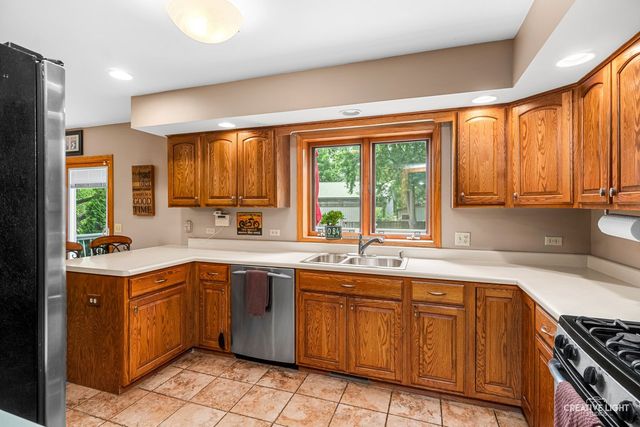 37W907 Bowes Road, Elgin, IL 60124
