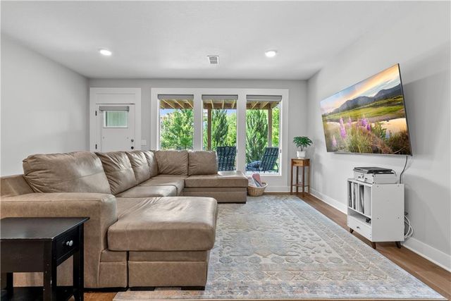 8882 McCoy Street, Lenexa, KS 66227