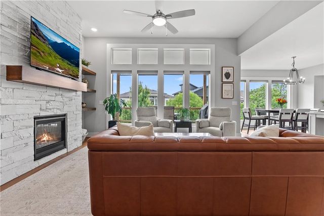 8882 McCoy Street, Lenexa, KS 66227