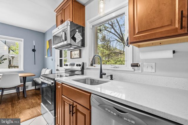 1112 N ROOSEVELT ST, Arlington, VA 22205
