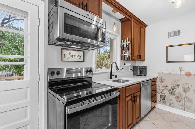 1112 N ROOSEVELT ST, Arlington, VA 22205