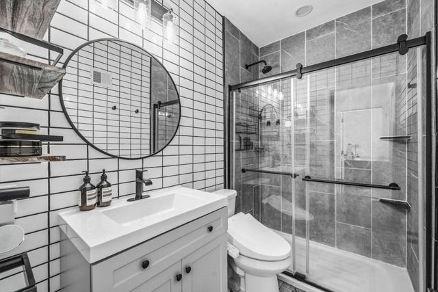 1112 N ROOSEVELT ST, Arlington, VA 22205