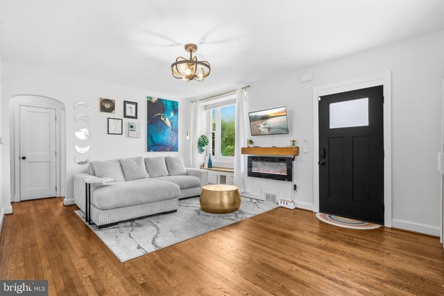 1112 N ROOSEVELT ST, Arlington, VA 22205