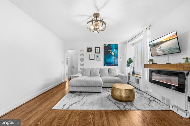 1112 N ROOSEVELT ST, Arlington, VA 22205