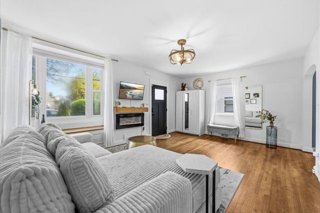 1112 N ROOSEVELT ST, Arlington, VA 22205