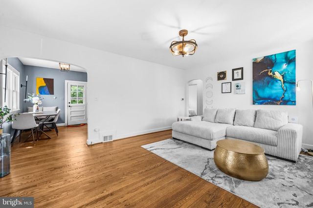 1112 N ROOSEVELT ST, Arlington, VA 22205