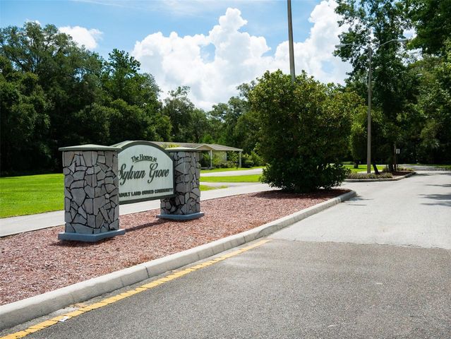 2805 KINGSWOOD CIRCLE, Brooksville, FL 34604