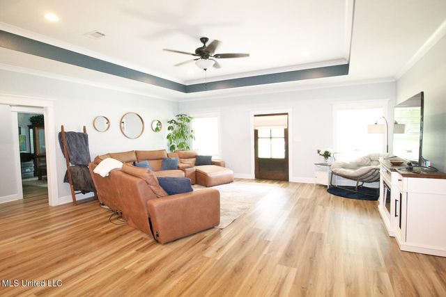 2720 Dogwood Lane, Moss Point, MS 39562