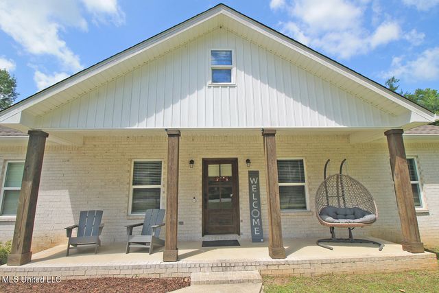2720 Dogwood Lane, Moss Point, MS 39562