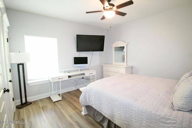 2720 Dogwood Lane, Moss Point, MS 39562