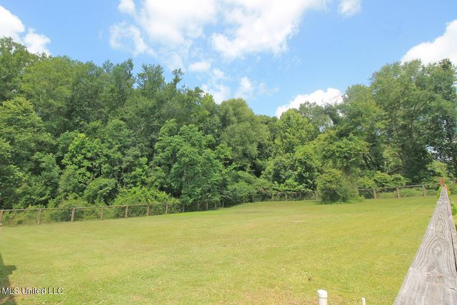 2720 Dogwood Lane, Moss Point, MS 39562