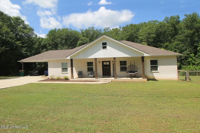 2720 Dogwood Lane, Moss Point, MS 39562