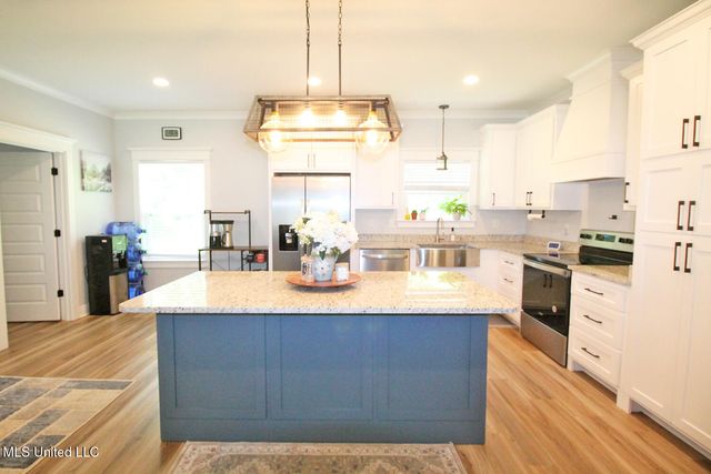 2720 Dogwood Lane, Moss Point, MS 39562