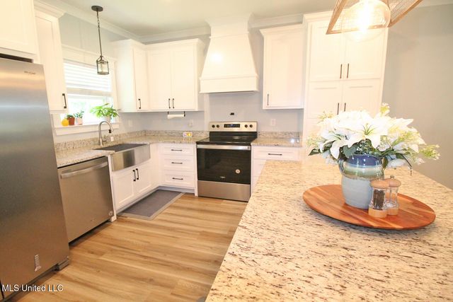 2720 Dogwood Lane, Moss Point, MS 39562