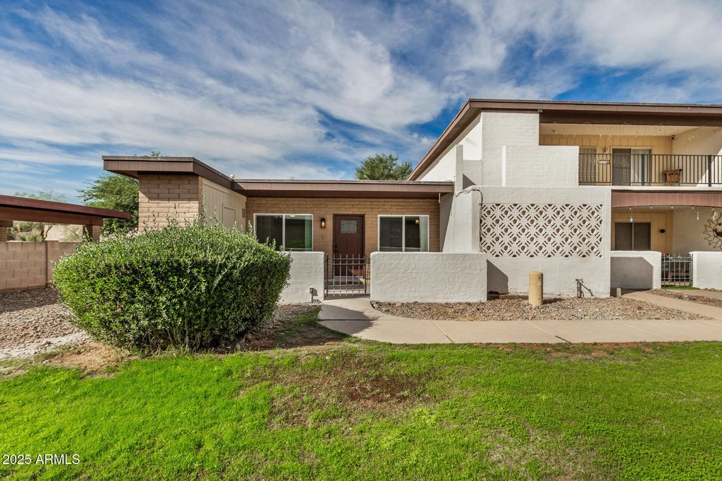220 S OLD LITCHFIELD Road 109, Litchfield Park, AZ 85340