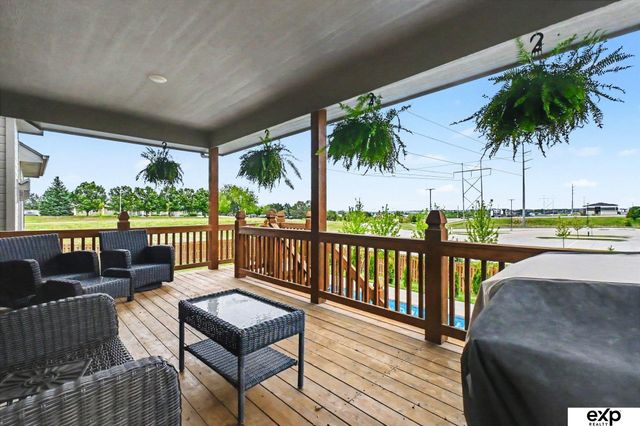 18707 Spaulding Street, Omaha, NE 68022