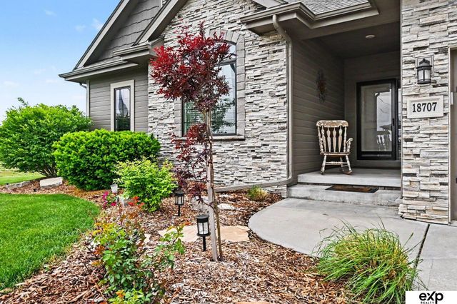 18707 Spaulding Street, Omaha, NE 68022