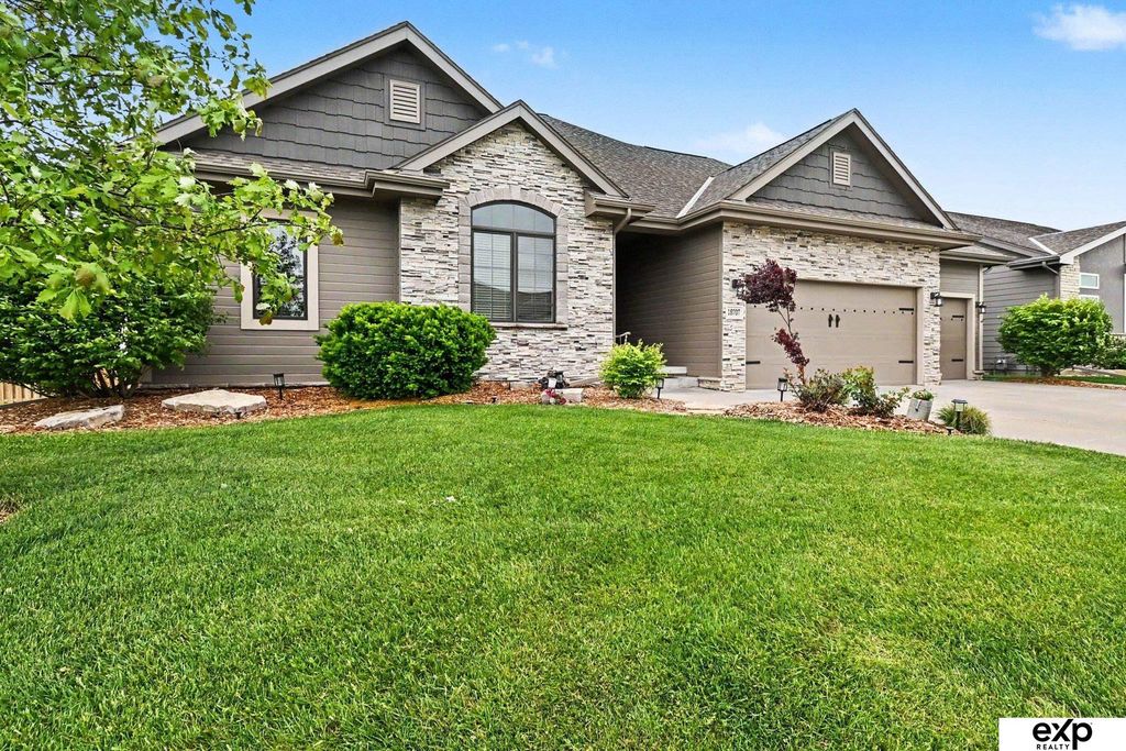 18707 Spaulding Street, Omaha, NE 68022