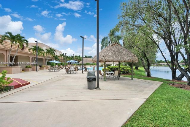 440 Lakeview Drive 204, Weston, FL 33326