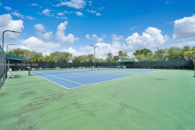 440 Lakeview Drive 204, Weston, FL 33326