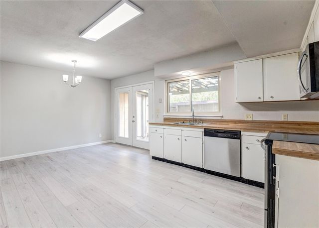 901 E Village LN, Austin, TX 78758