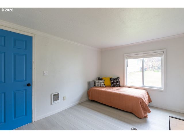102 S HARBOR St, Rockaway Beach, OR 97136