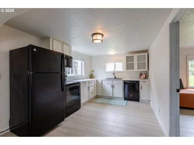 102 S HARBOR St, Rockaway Beach, OR 97136