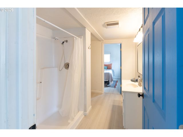 102 S HARBOR St, Rockaway Beach, OR 97136