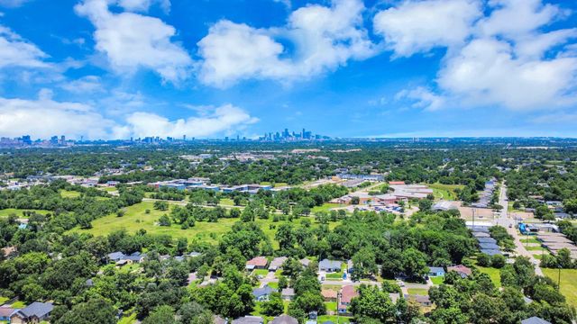 4914 Angleton Street, Houston, TX 77033