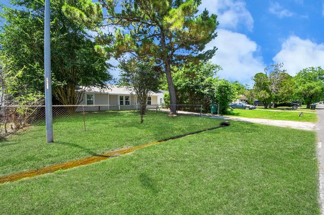 4914 Angleton Street, Houston, TX 77033