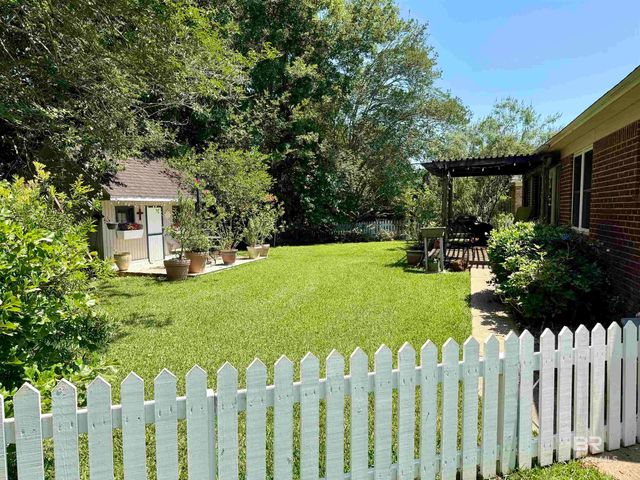 6 Mccue Circle, Fairhope, AL 36532
