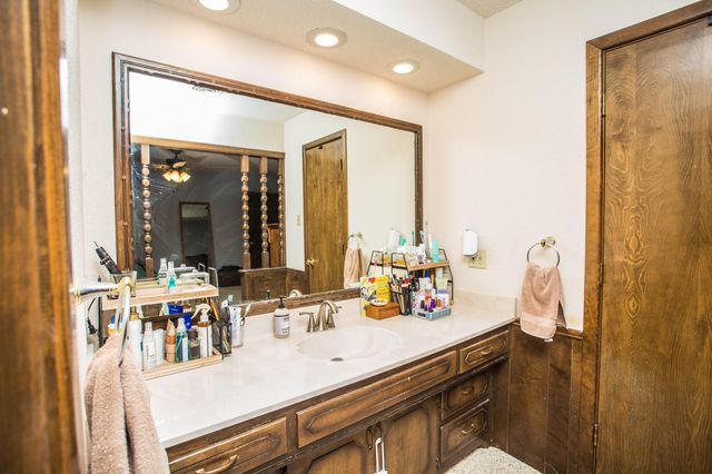 705 S 22nd Street, Slaton, TX 79364