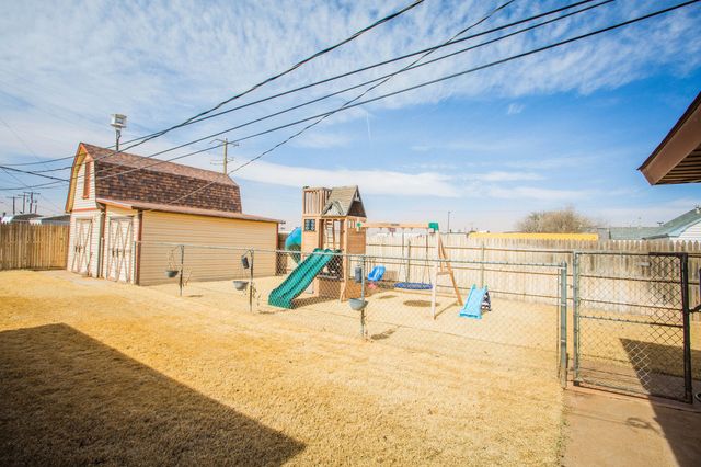 705 S 22nd Street, Slaton, TX 79364