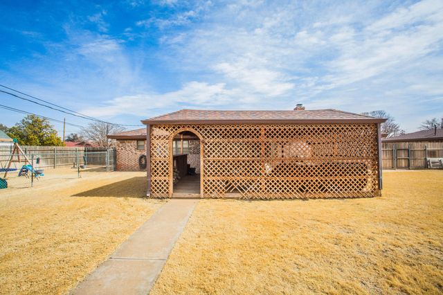705 S 22nd Street, Slaton, TX 79364