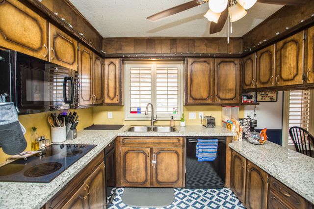 705 S 22nd Street, Slaton, TX 79364