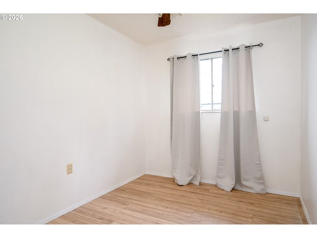 3660 Ne LOMBARD St, Portland, OR 97211