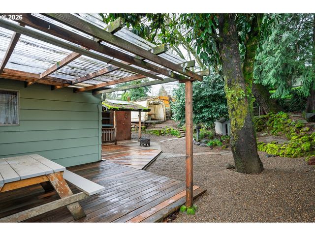 3660 Ne LOMBARD St, Portland, OR 97211