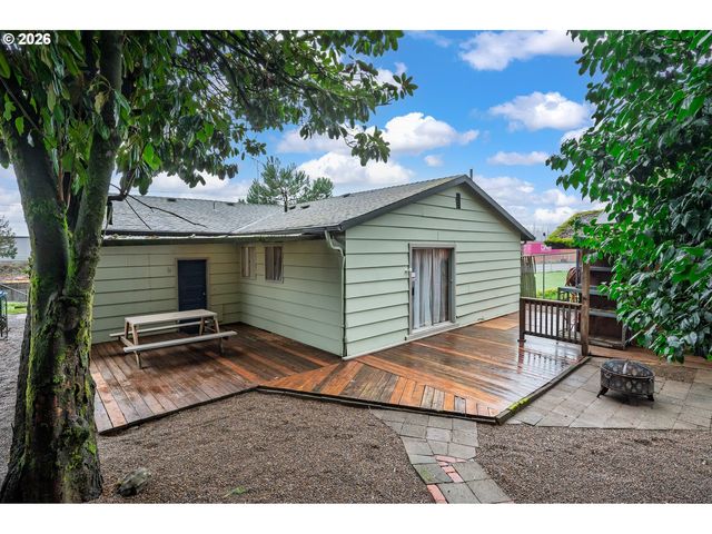 3660 Ne LOMBARD St, Portland, OR 97211