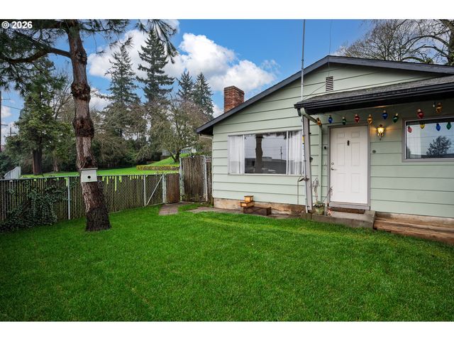 3660 Ne LOMBARD St, Portland, OR 97211