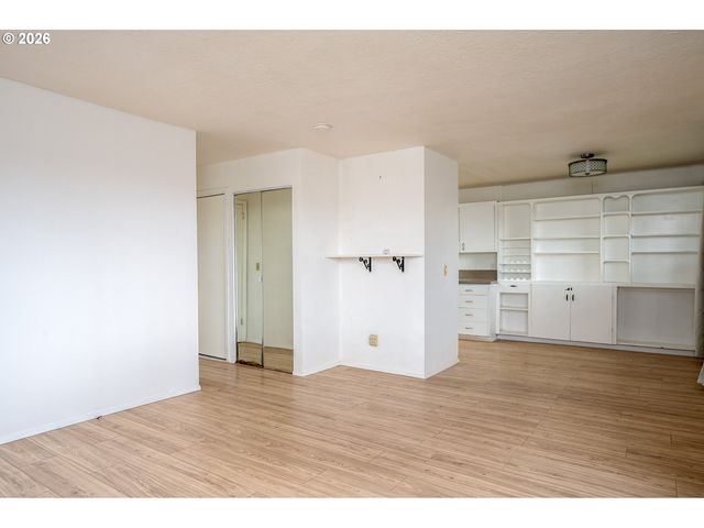 3660 Ne LOMBARD St, Portland, OR 97211