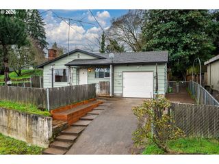 3660 Ne LOMBARD St, Portland, OR 97211