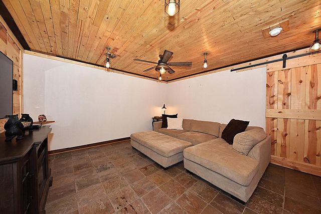 414 Yosemite AVENUE, Hartford, WI 53027