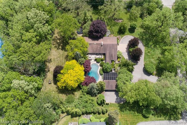 20 Martell Drive, Bloomfield Hills, MI 48304