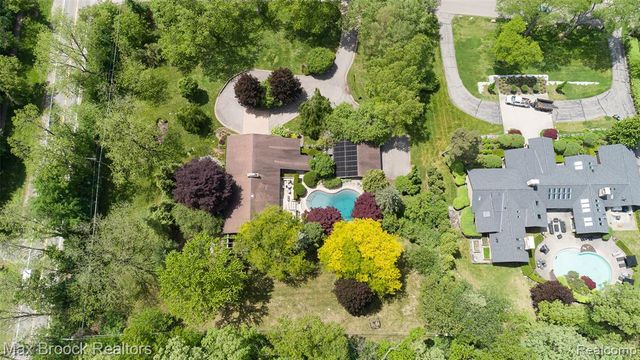20 Martell Drive, Bloomfield Hills, MI 48304