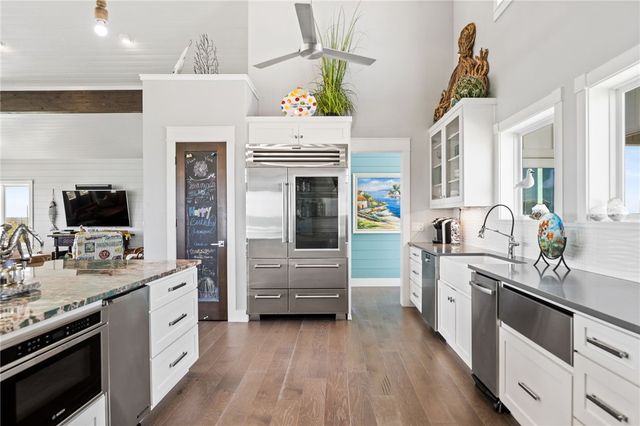 121 Bikini Dr, Port Aransas, TX 78373