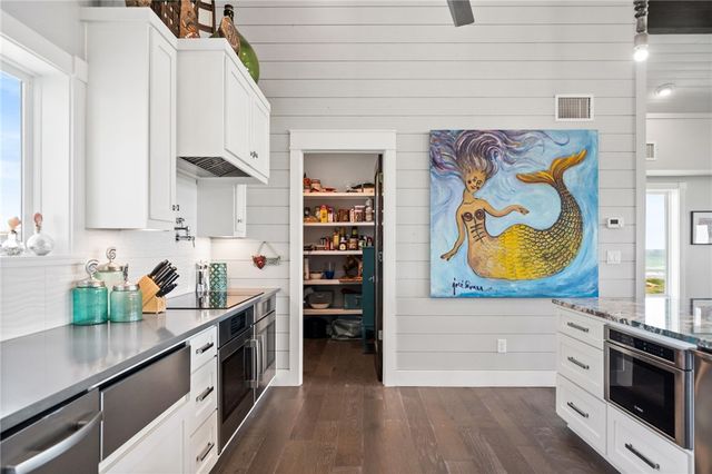 121 Bikini Dr, Port Aransas, TX 78373