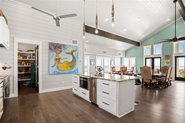 121 Bikini Dr, Port Aransas, TX 78373