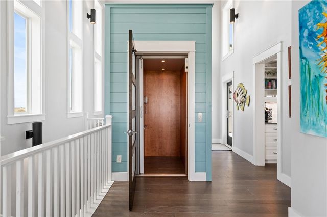 121 Bikini Dr, Port Aransas, TX 78373