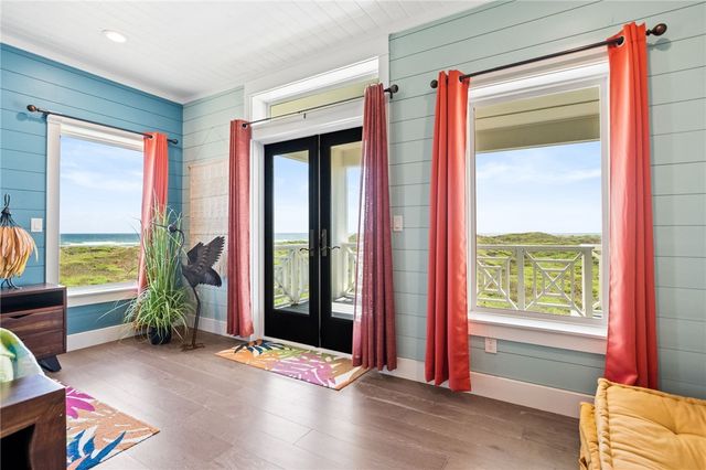 121 Bikini Dr, Port Aransas, TX 78373