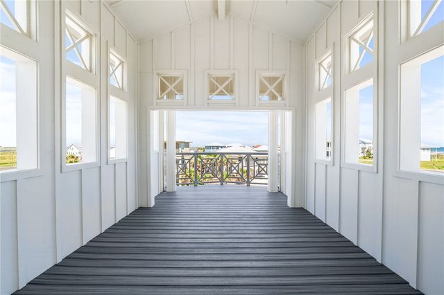 121 Bikini Dr, Port Aransas, TX 78373